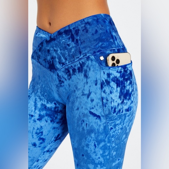 Fabletics 2 Piece Crushed Velour Velvet Twist Bra Leggings Set Blue Large - Picture 15 of 15